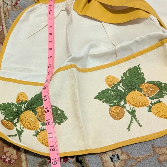 Vintage Apron with Yellow Floral Trim and Leaf Design - Picture 7 of 8
